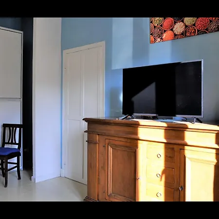 Paint House Apartment