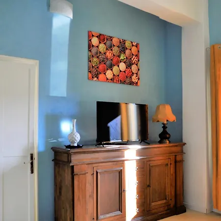 Paint House Apartment