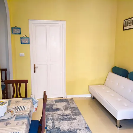 Paint House Apartment *