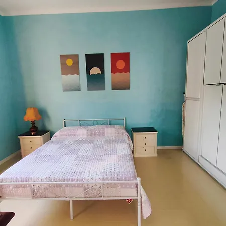 Paint House Apartment *